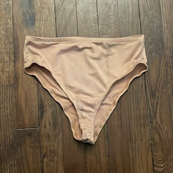 Nichole Lynel Long Sleeve Gown Floral Applique Full Bloom Medium Statement Piece - Picture 4 of 9